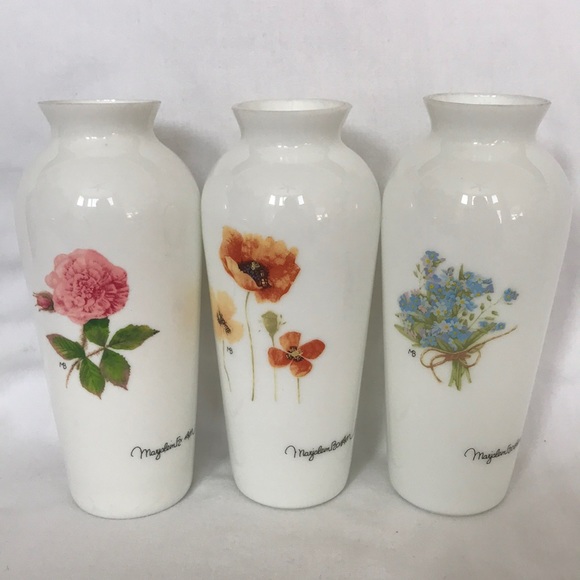 MARJOLEIN BASTIN- Nature’s Sketchbook- set of 3 white glass signed vases- 6” - Picture 1 of 6